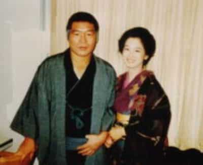 おしん役の田中裕子と中沢健役のガッツ石松