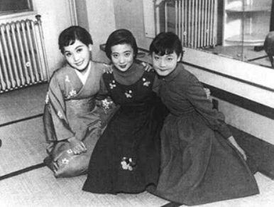 若い頃のデヴィ夫人と浅丘ルリ子さん