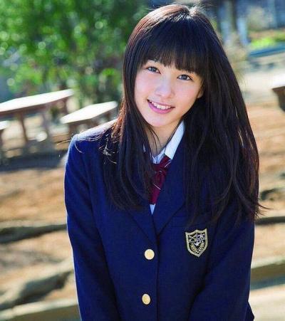 桜井日奈子筋肉も制服もカワイイ画像 高校大学どこ 体重増に父親