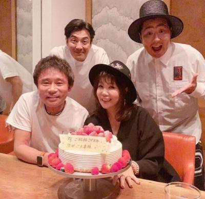 浜田雅功さんと小川菜摘さんの結婚記念写真29回目