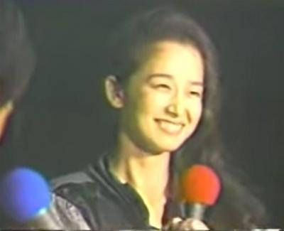 「あなたへの愛」を熱唱し笑顔の田中裕子さん